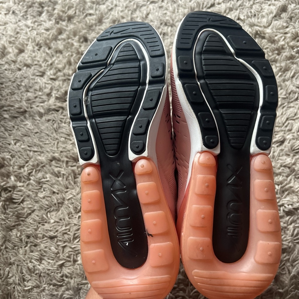 Nike 270 shoes - Picture 4 of 4